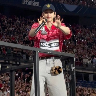 chan’s age • she/her • biggest flex is being seokjin’s birthday twin • multi (!!!) stan (skz ult) • im a mess but @AndyTwitt6999 keeps me somewhat in check