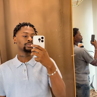 rafa_caro16's profile picture. #businessman📊    Seul le travail anoblit l’homme📌 #Dieu