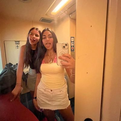 Insta: @ccarolina_paiva twitter pv: @aaccarolinda