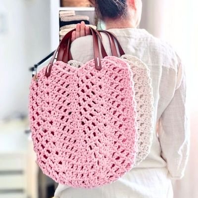 Hello, lovely crafters! I'm Andrea, the designer behind AnDream Crochet.