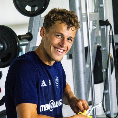 a_louveau's profile picture. on the road..