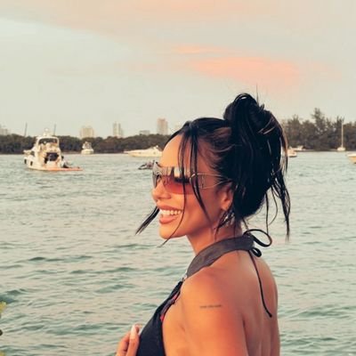 Someone who doesn't belong anywhere, a foreigner wherever she goes.. ❤️✨Some of the artists i admire Izzy (Diabla), Karol G (Bichota), Selena Gomez.. ❤❤️🔥