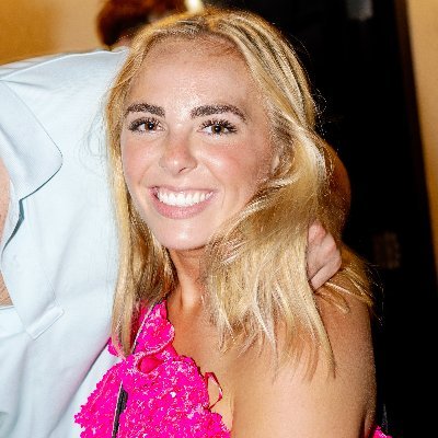 carliazarrr's profile picture. 🍎✨🐛