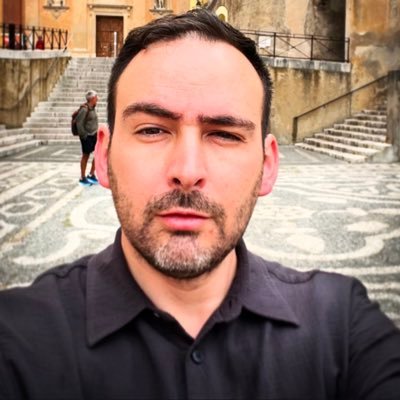 Elyo7784's profile picture. 🏳️‍🌈👥🚘 En couple (ça évite tout malentendu 😅) Utopiste, assez naïf pour croire qu’on peut être solidaires entre 🏳️‍🌈. Tout faire avec Amour. 🧡