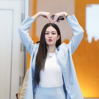 Emmakwong5's profile picture. LINGORM ERA..💜🌝
#LingOrm #หลิงออม #LinglingKwong #wåvnåvnas #OrmKornnaphat #ออมกรณ์นภัส