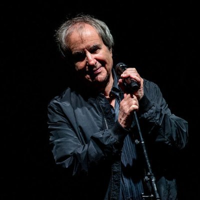 I'm a fan of Chris de Burgh (@CdeBOfficial)
Searching and sharing everything about him.
Twitter managed by (@TatyPoloPereira)
We love you.
FAN ACCOUNT.