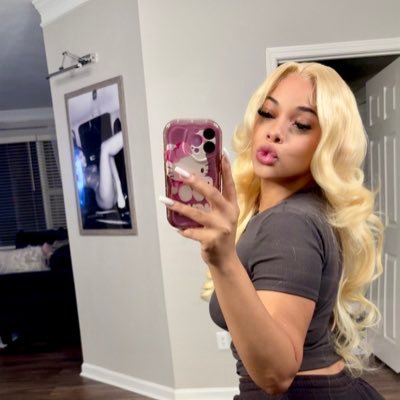 new x 💕 ask and you too shall receive…. lost last twitter 😒 follow meeeee 🦋😇 @yummimonroe on Instagram