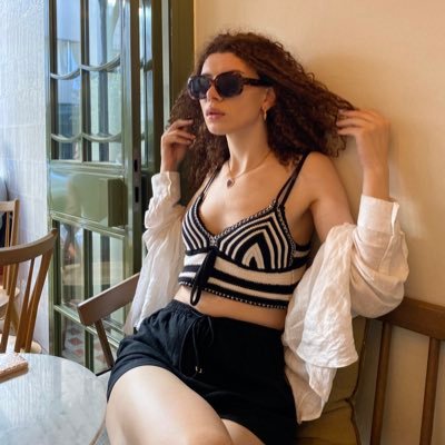 Secular, modern, monogamous, libra woman ⚜️🎶🖋️🎭🛍️⚖️ “A different example of a woman.”