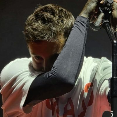 OldiesStationEm's profile picture. push on through °❀⋆.ೃ࿔*:･