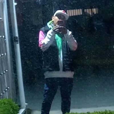 me gusta salir de fiesta y conocer a mujeres lindas