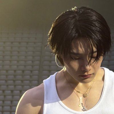 jeonginsvape's profile picture. thursday's child