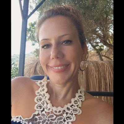 Maths teacher 📐 | Sports & dance lover 💃⚽ | Latin music & jazz enthusiast 🎶 | Art admirer 🎨 | Living with loyalty, honesty & empathy 💛