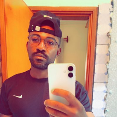 Stay trippie for life. 🇨🇲 je kiff Phineas&Ferb les 🍕 le 🍗 et le 🍫 UCAC 2014 Batch. EMIA/GDKJ.