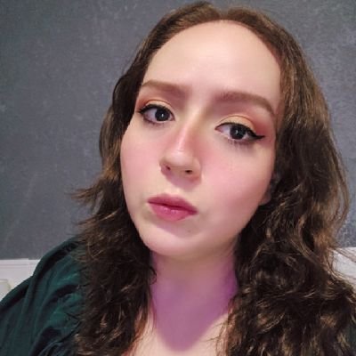 ¡Como la vió en TV! Princesa de vulgaria, Podcaster, SMM y a veces me gusta decir cosas incorrectas en coreano. Grito como nutria loca. Defying Gravity 🪄