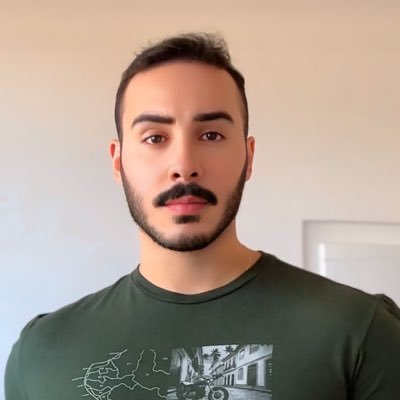 Psicólogo , psicoterapeuta presencial & on-line e pesquisador. Mestre em Educação pela UFMG, doutorando, professor universitário, selenator e biscoiteiro !