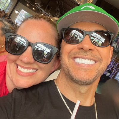 Dental Assistant, Big @DonnieWahlberg girl Blockhead since 1989, Love to travel Instagram account: @lexipie81 and backup instagram account: @lexlovesdubb