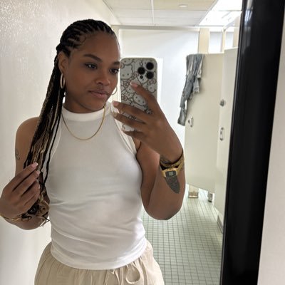 theeluciana's profile picture. 🖕🏽