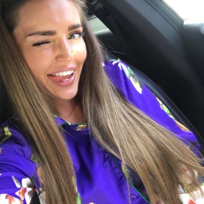 💃 Independent woman | 💼 Helping people grow financially | 🌹 Looking for laughter, trust, and deep conversations