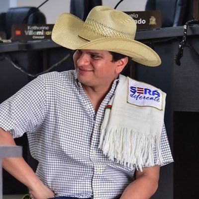 Araucano. Abogado. Rosarista. Enamorado de la cultura llanera. Diputado CR.