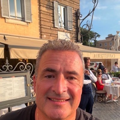 FulyfulyF19182's profile picture. Travel agent