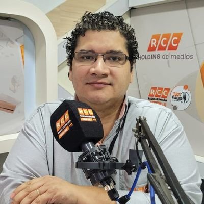 Director Ejecutivo del holding RCC
Conductor de RCC Noticias y del Magazine del Mediodía en RCC Radio 1250 AM y 101.7 FM.