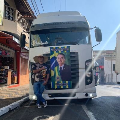 Sou da Tropa Bolsonarista
Caminhoneiro #30anos 🚛
Motociclista 🏍
Amante dos Quadrados🚗
SÓ VOTO EM BOLSONARO 🫡🇧🇷
Ouvinte Rádio Café 📻🔉 e @kimpaim