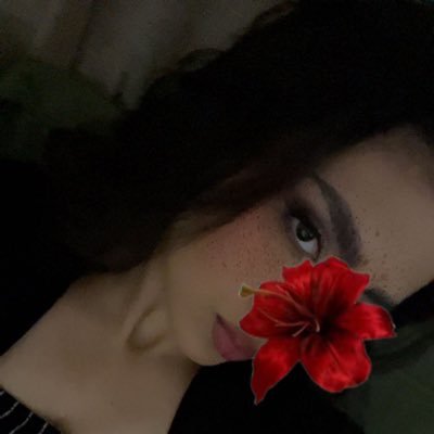 sarosden's profile picture. و قد نامت بمعصمها شموسٌ كأنّ الشمسَ في يدِها سِوار🐦‍🔥 || Liberté, égalité, sensualité.