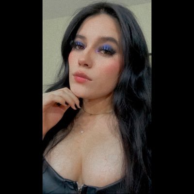 Abii_Moore's profile picture. El paraíso lo prefiero por el clima, el infierno por la compañía.❤️‍🔥