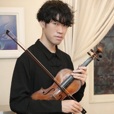 Violinist ソロ、アンサンブル、オーケストラ、バンド 色々な所で演奏しています。 レッスン新規生徒さん募集中です。