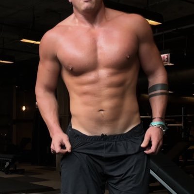just another corn fed boy…young , hung, full of cum. 6’5 240 😈 more content here ⬇️