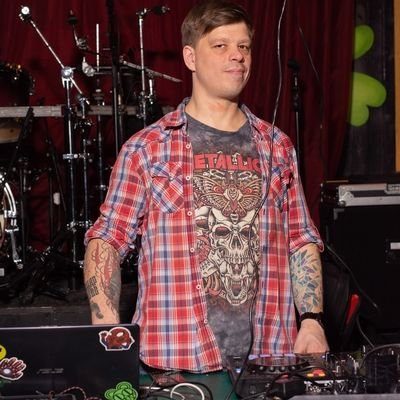 Sele3enb's profile picture. Глаза у меня добрые, а рубашка смирительная...