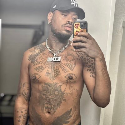 Yo my name is KING welcome to the palace I hope you enjoy your stay ADULT CONTENT 🔞9️⃣🚻🎦 -Former basketball player 🏀6’6 want more? Click the link in bio