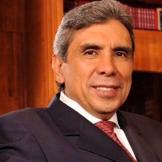 no acostumbro discriminar: raza, genero, estatura, complexion, ideología, condición fisica, psicológica o económica, no te sientas especial mando alv parejo!