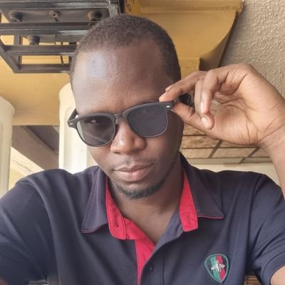 Dad. Live. Love. Laugh. Arsenal. Sunsets. Writer. Editor. Media/Comms/Tech @phoenix_browser. Cats. Music. Movies. Simplicity fascinates me. Poet. Humour.