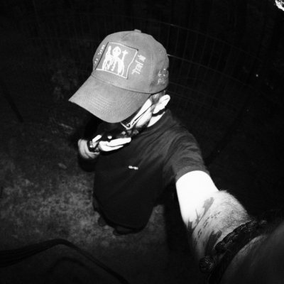 хто я?
Dressed for the kill
You're my man of war