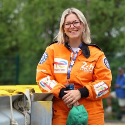 🎂 25▪️#WomanInMotorsport▪️ 17 times inked 💉 🏁 F1 | F2 | WEC | MotoGP | EWC | WSBK | and more… 🇫🇷 Race track marshal from France #FFM #FFSA