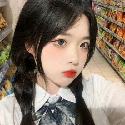 8Z0jz325xlI7a's profile picture. 