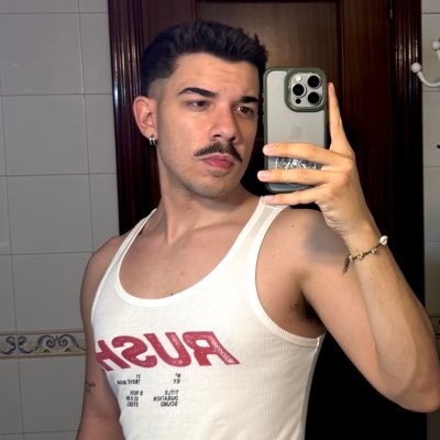 28 • creador de contenidos y divulgador musical en TikTok (+156.4K)