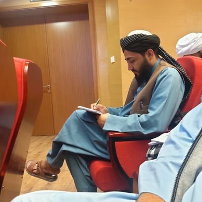 نویسنده، اهل تحقیق و استاد پوهنتون