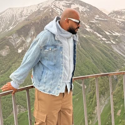 “في أي أزمة ومشكلة لا يوجد صواب مطلق وخطأ مطلق، يجب علينا أن نحيط أنفسنا بمن هم أذكى وأفضل منّا حتى نخرج من مشاكلنا”