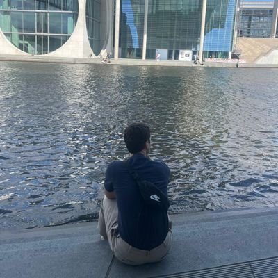 bernaat_'s profile picture. el que volem, construir el paradís a la Terra