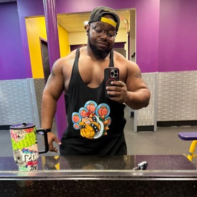 Purple_R3ignn's profile picture. Level 33. lift laugh game repeat.