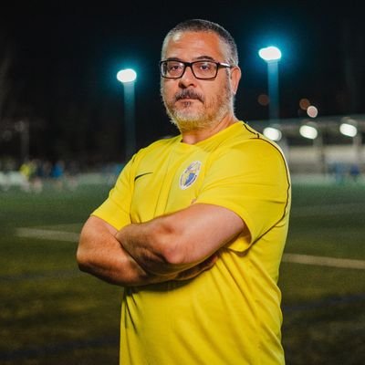 Entrenador Futbol UEFA PRO.
Analista tactic futbol @objetivoanalist.
2º entrenador @cdff1977 i ex@jijantesfc.
Canal de Youtube @FutbolPro-x9f9w
