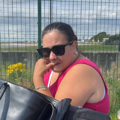 love aviation,ghost adventures and I’m team wales #team carrot cottage