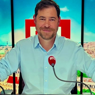 Journaliste @RTLFrance cet été, parfois chanteur et pianiste, auteur