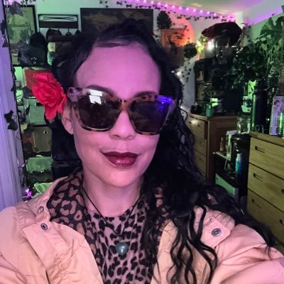 The Library is my Sanctuary!📚♌️☀️♊️🌚♐️🌅 (Here only for virtual friendship, laughs, venting & juicy hot goss!*& I MUST HAVE MY♊️ INFLUENCED VICE FED!*😈🤣)