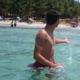 Huzeyfe9252's profile picture. Takip et, gülmek garanti değil ama bedava.