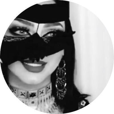 : الأحَترام ؛ وَالأخَلآقْ ؛ والأدبَ ؛ لآ يُباعْ ، وَ لا يُشتَرى ؛ بَل هُوَ طَابع فِيَ قَلب مِن تَربىّ .