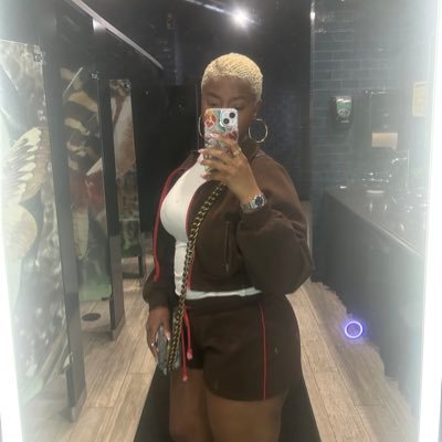 Owner of @shore.skin.care on IG. Personal IG: @lashaunnn. Esthetician. Skin care creator. Boss. blonde beauty. Millionaire in the making.