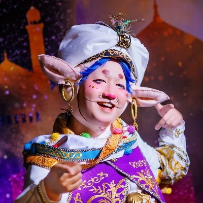 BabyKingdomのリーダーでイヌでベーシストのもにょです。 見た目以上に動きますU^ω^U